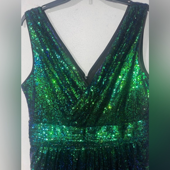 Ombré Sequin Embellished Maxi Gown - Picture 5 of 7